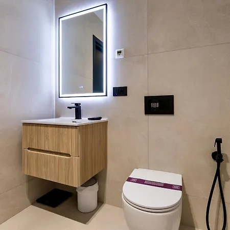Appartement Azulis 2 Pisano 1br With Garden & Parking, Aldo Moro