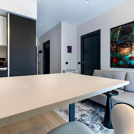 Appartement Azulis 2 Pisano 1br With Garden & Parking, Aldo Moro