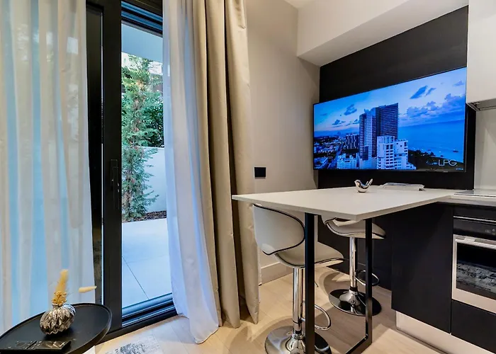 Superior 1br Vacation - Fully Equipped - Azulis2 - Garden - Free Parking